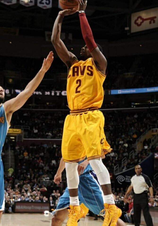 A basketball player is jumping up to the air.